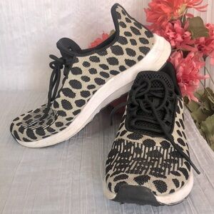 AVIA Comfort Fit size 9 sneakers leopard print low rise lace up sneakers